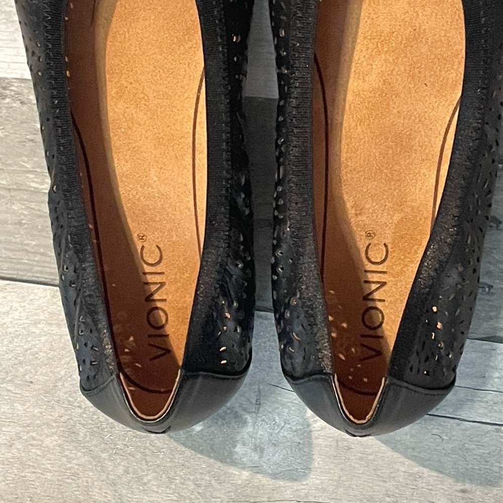 Vionic black Shoes - Picture 2 of 16